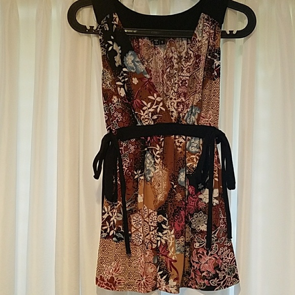 XOXO Tops - V-neck cami XOXO Tops - V-neck cami